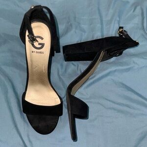Black strap block heel - size 8.5 - NEW